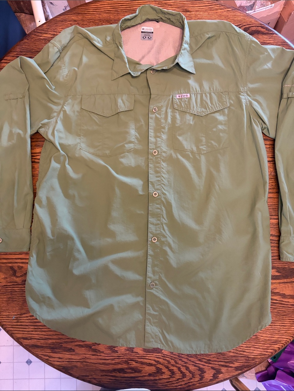 Columbia Men's Light Olive Green Long-Sleeve Button-Down Shirt